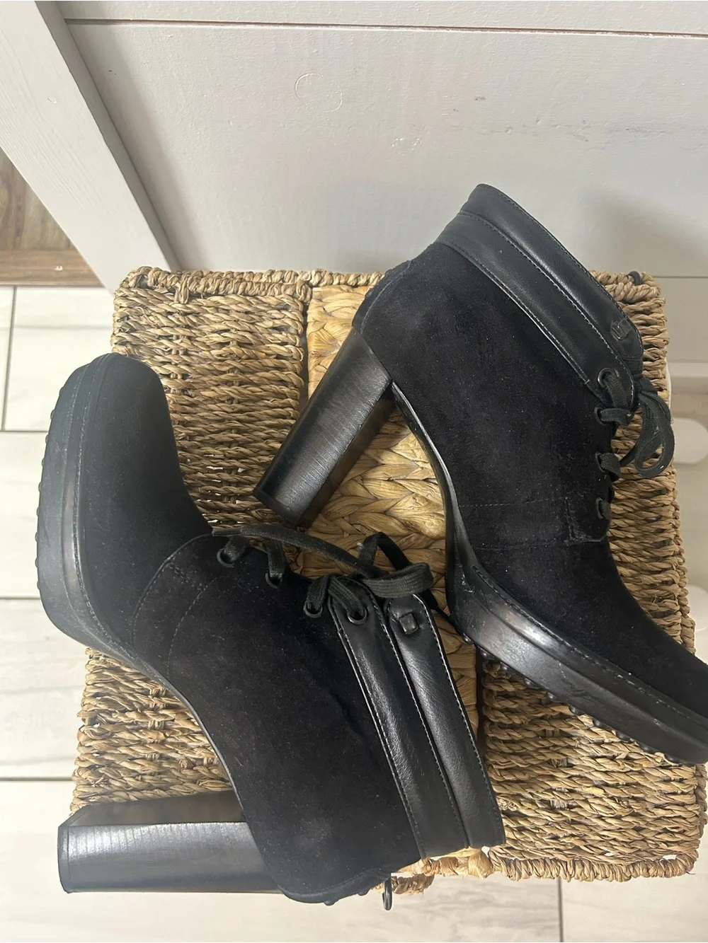TOD’S suede and leather 4” lace up ankle boots. Size 40(9.5-10). New??